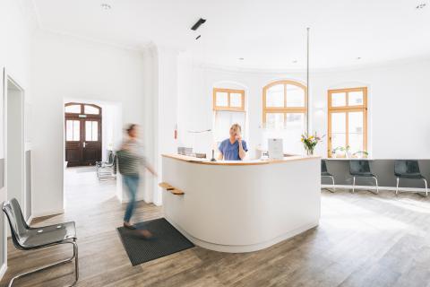 MVZ-Praxis Chirurgie, Eingangsbereich mit Anmeldetresen
