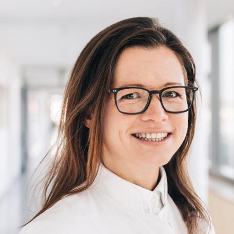 Dr. med. Franziska Hannawald, Oberärztin der Klinik für Anästhesie, Intensivmedizin und Schmerztherapie an St. Joseph-Stift.