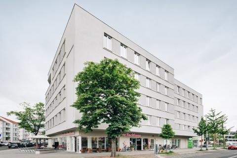 Außenansicht Maria-Merkert-Haus am St. Joseph-Stift Dresden, Standort des Ambulanten OP-Zentrums.