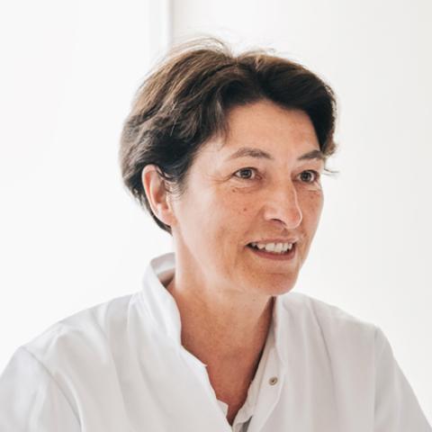 Dr. med. Angela Schuster, Fachärztin Orthopädie