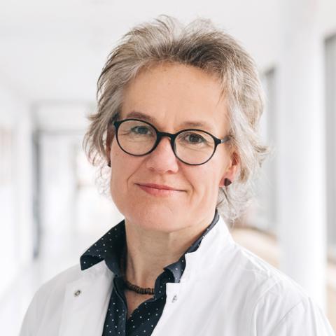 Portrait Dr. Aniko Saß, Fachärztin für Orthopädie