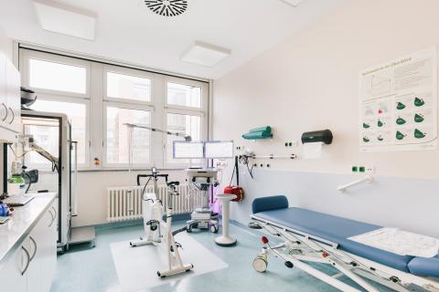 Sportmedizin Untersuchungsraum komplett